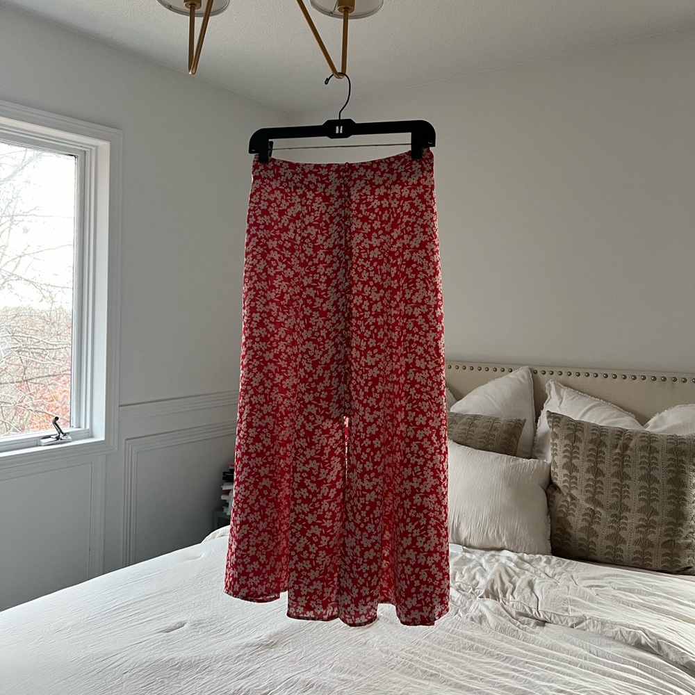 ZARA RED/PINK FLORAL MIDI SLIP SILK SKIRT WITH BUTTONS AND SLIT